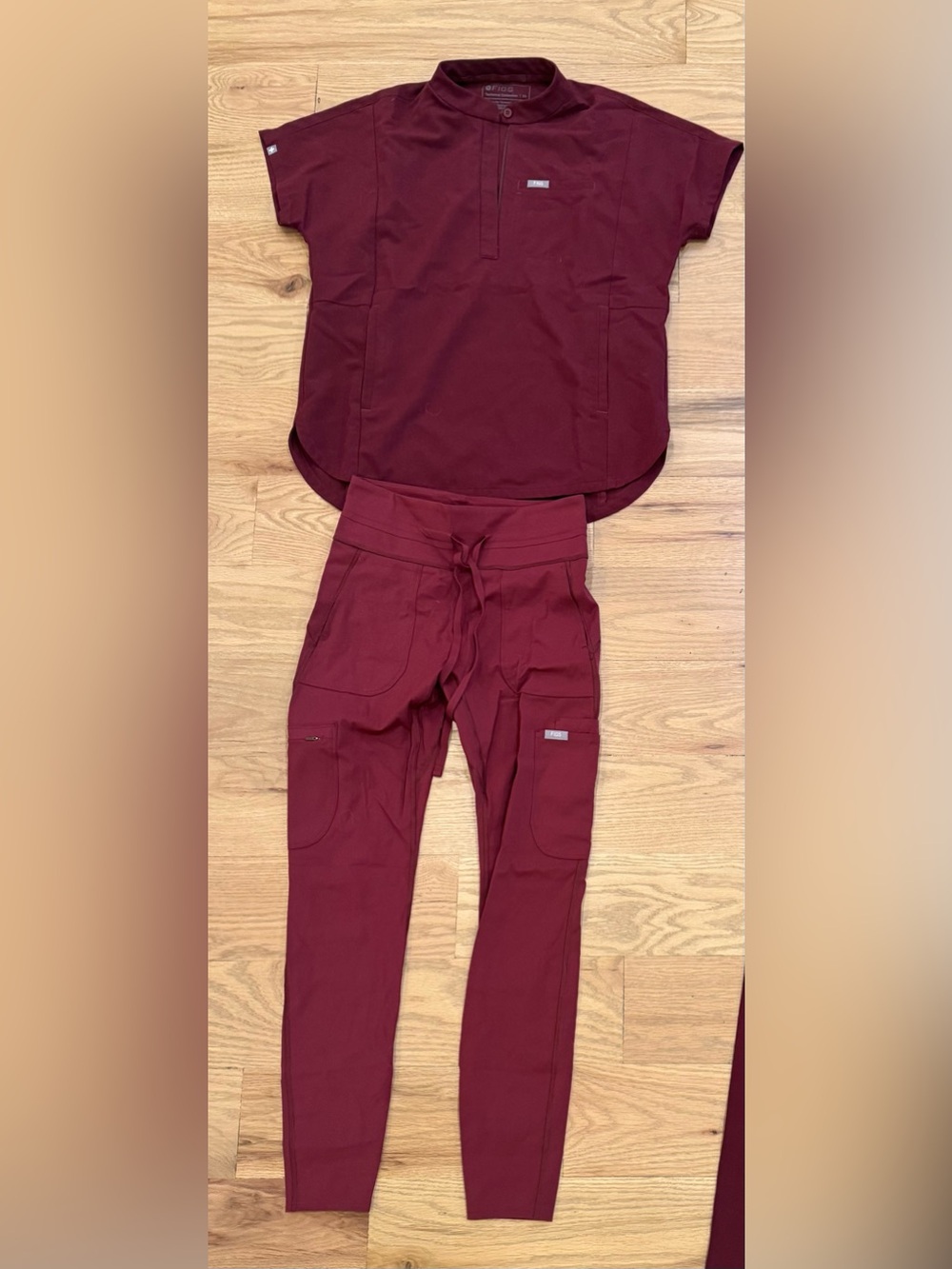 FIGS Women’s Burgundy Scrub Set Sz XS top/ S Bottom